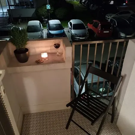 Little Cozy Apt Close To Centre