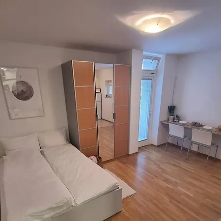 Little Cozy Apt Close To Centre Apartman *